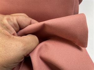 Twillvævet denim - med peach skin overflade i rosa